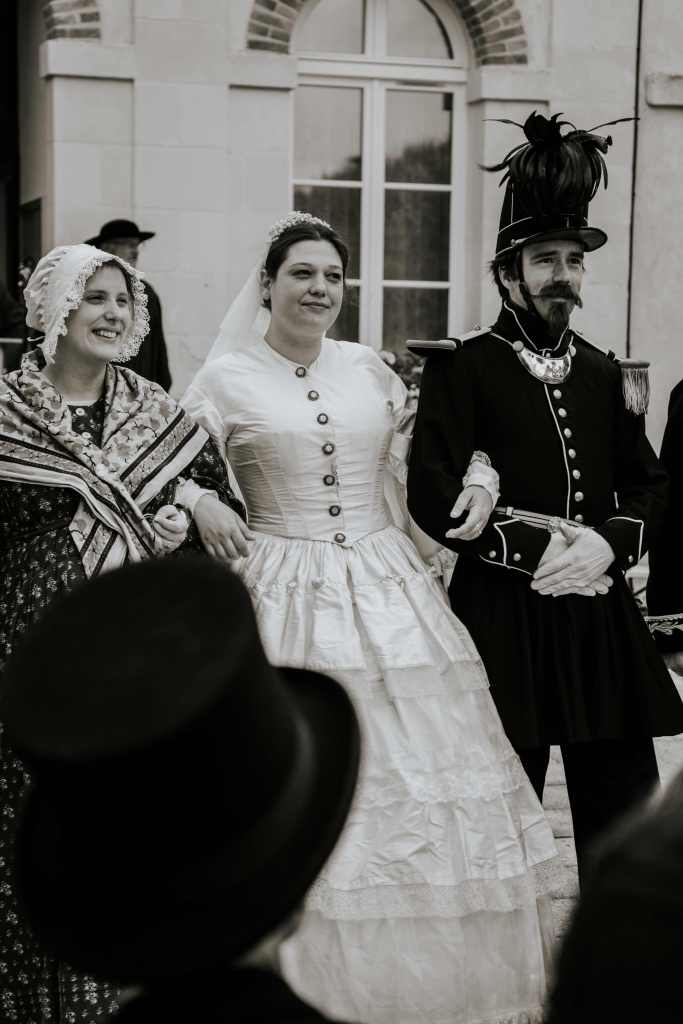 Personnes en costumes 19ème siècle lors d'une fête Second Empire dans le Morbihan en Bretagne