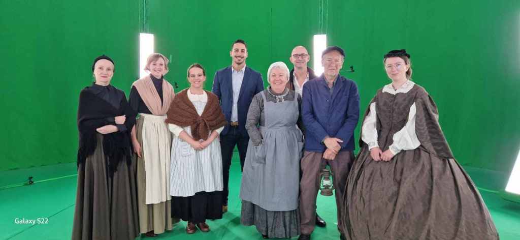 Tournage en réalité virtuelle pour TF1 avec Yani Khezzar, Évelyne Dhéliat et François Lenglet en costume 19ème siècle