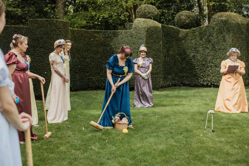 Un tournoi et une garden party chez les Bridgerton au château de la Ballue